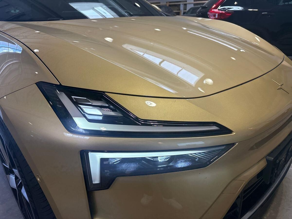 Gul Polestar 4 fra 2026