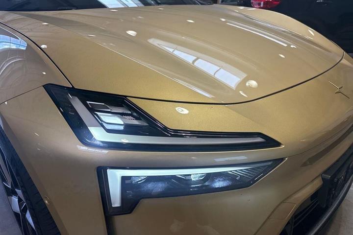 Gul Polestar 4 fra 2026