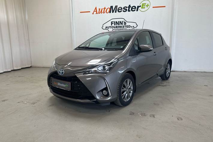 Grå Toyota Yaris fra 2017