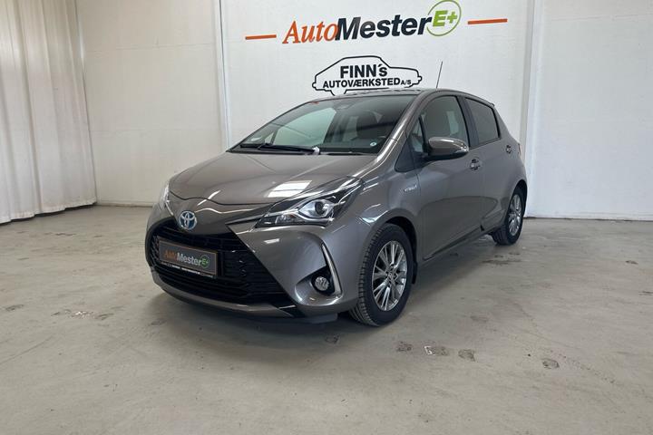 Grå Toyota Yaris fra 2017 set udefra