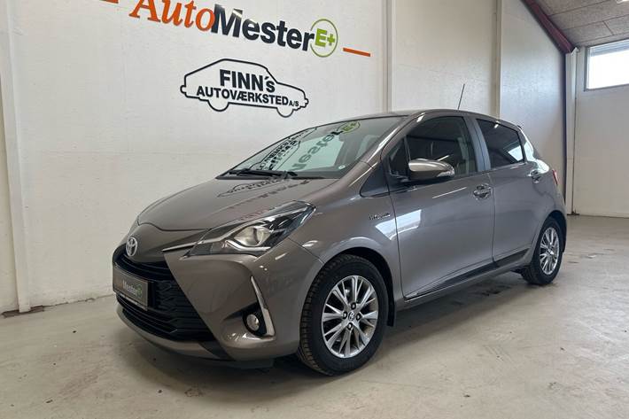 Grå Toyota Yaris fra 2017
