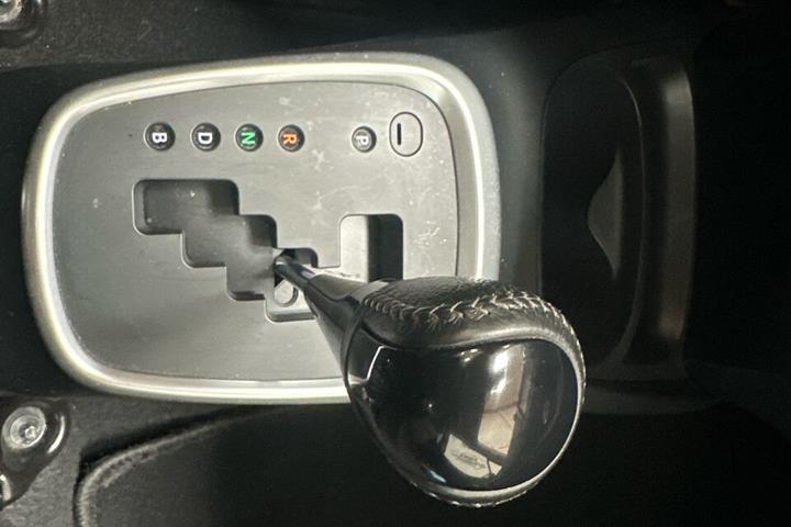 Grå Toyota Yaris fra 2017