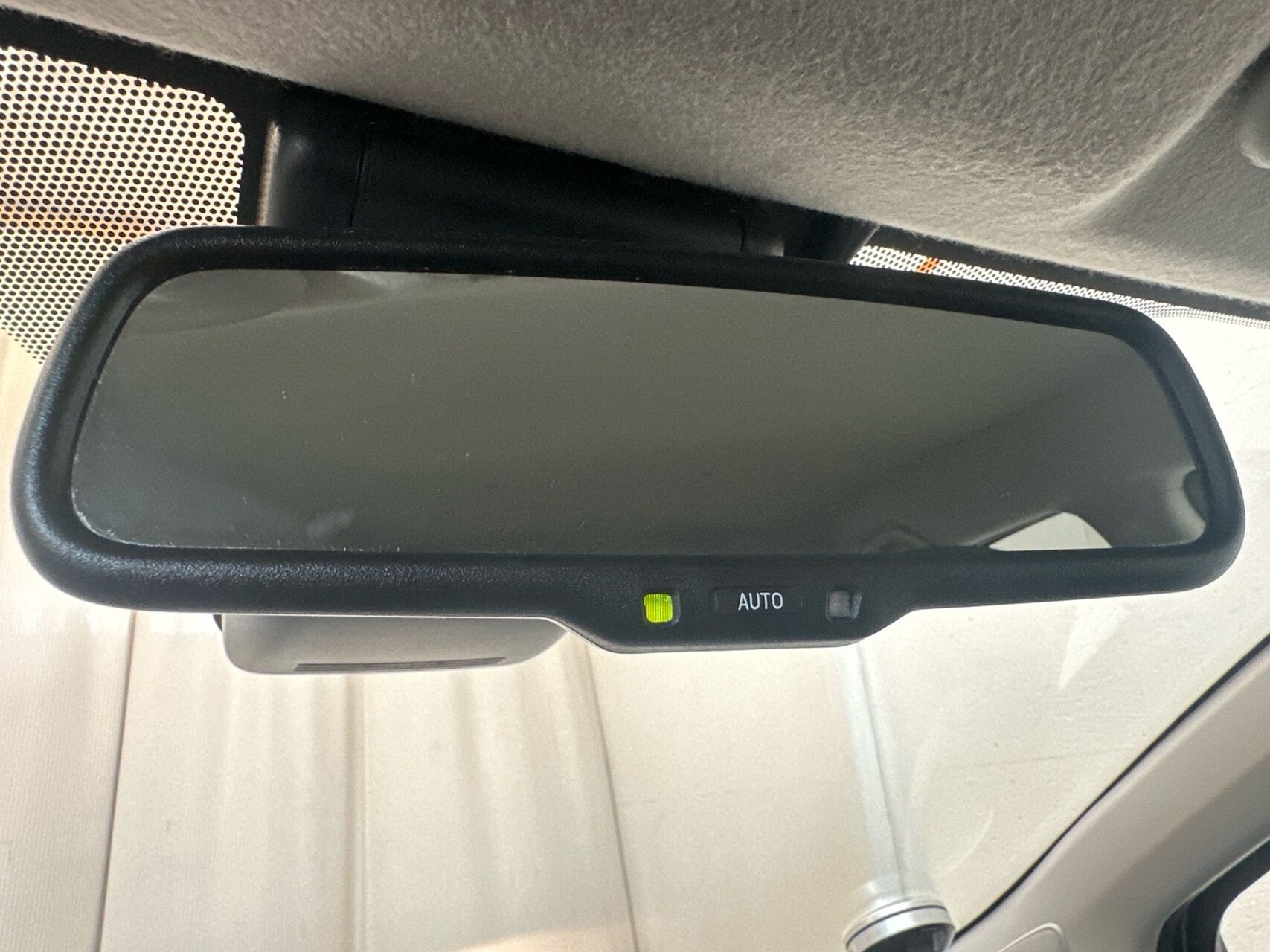 Grå Toyota Yaris fra 2017