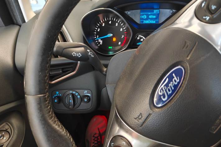 Gul Ford C-MAX fra 2014