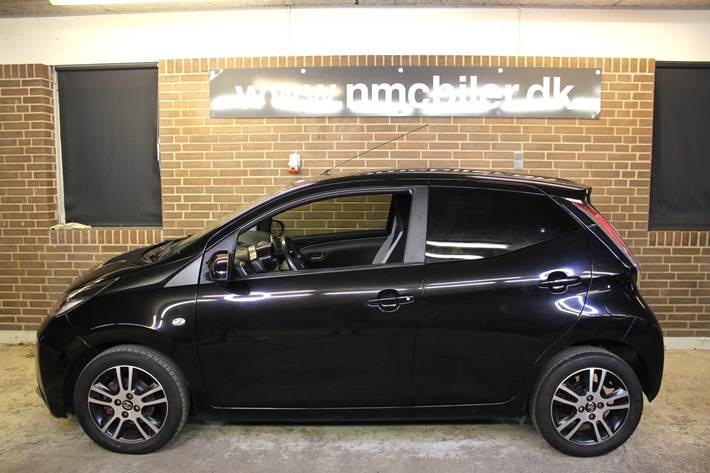 Sort Toyota Aygo fra 2016