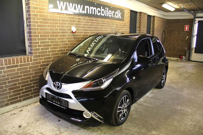 Sort Toyota Aygo fra 2016