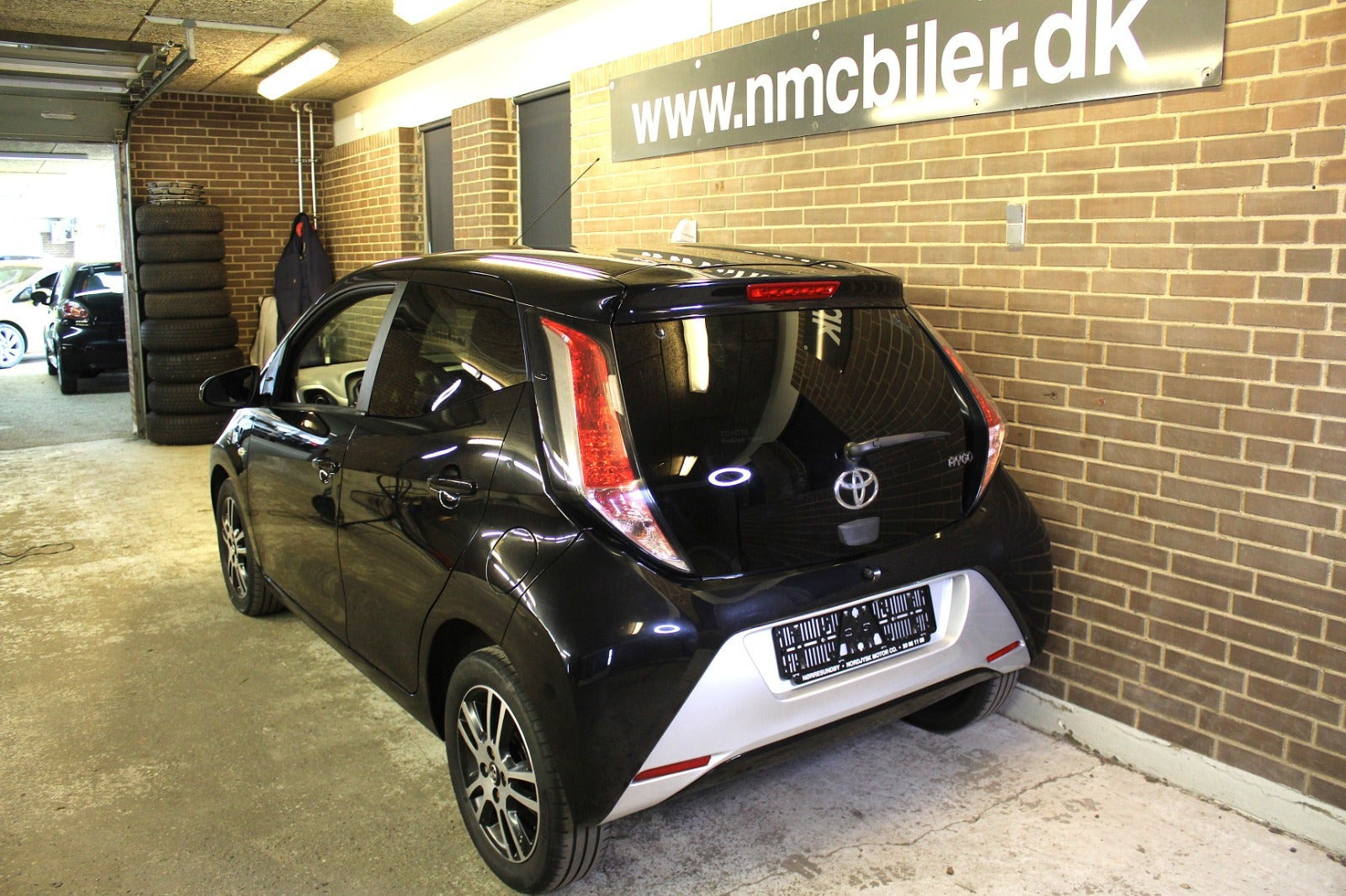 Sort Toyota Aygo fra 2016
