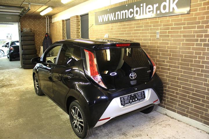 Sort Toyota Aygo fra 2016