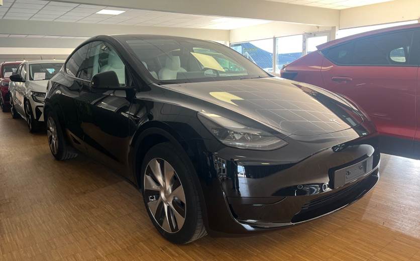 Tesla Model Y RWD