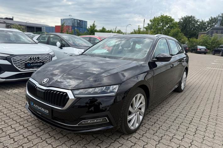 Sort Skoda Octavia fra 2021
