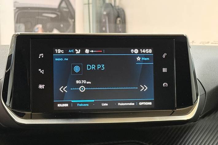 Gul Peugeot 208 fra 2020