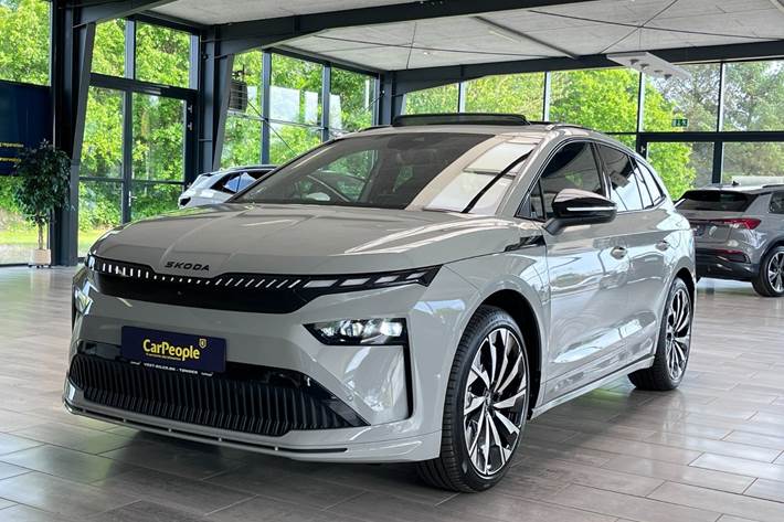 Grå Skoda Enyaq fra 2026 set udefra