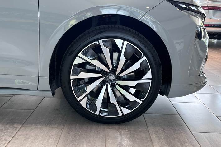 Grå Skoda Enyaq fra 2026