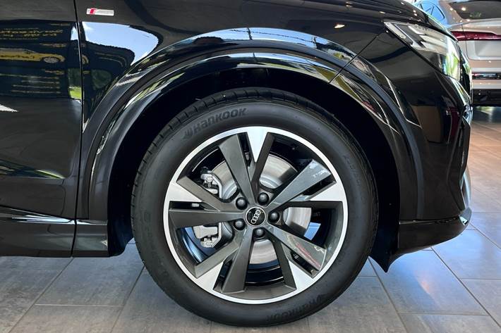 Sort Audi Q4 e-tron fra 2026