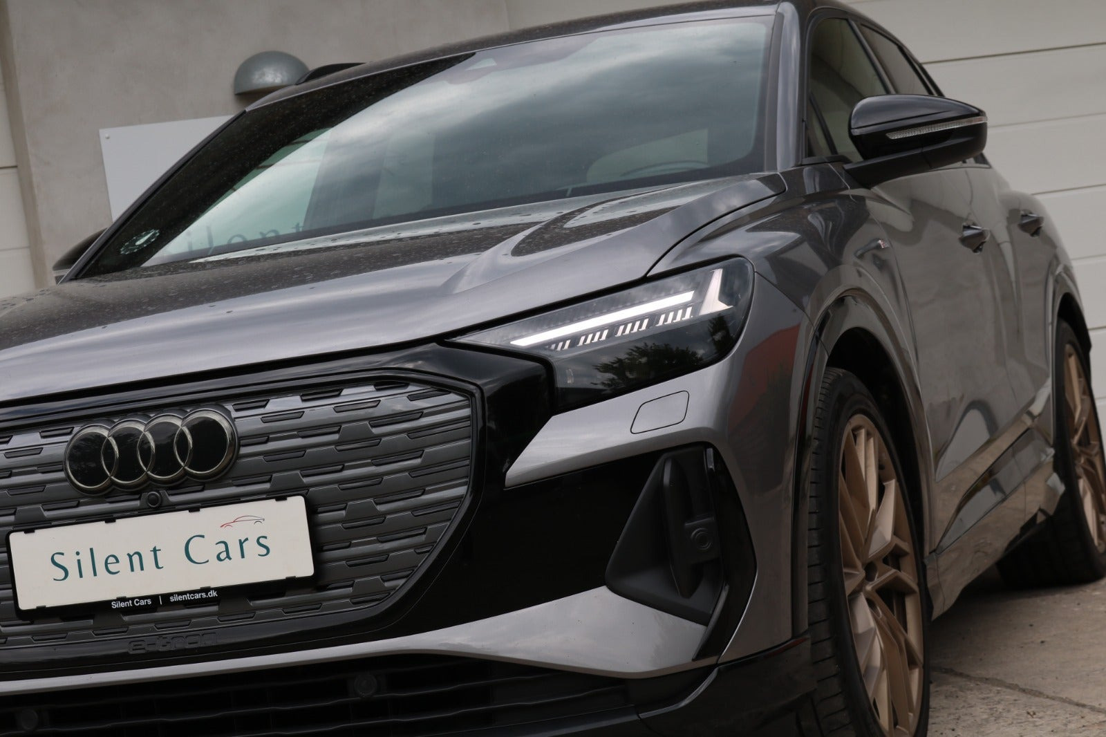 Grå Audi Q4 e-tron fra 2022