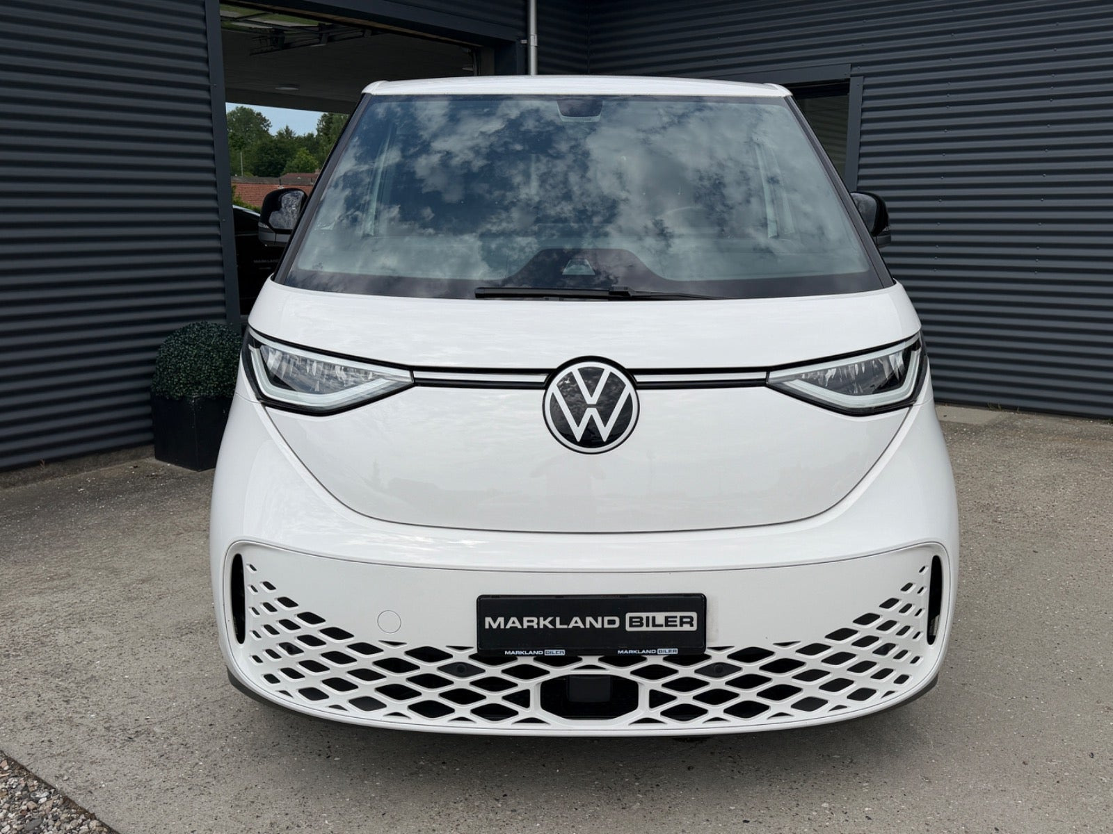 Hvid VW ID.Buzz fra 2024