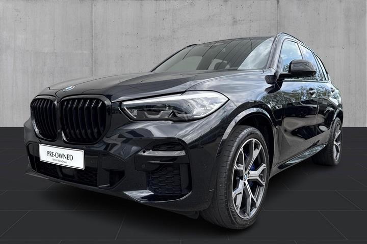 Sort BMW X5 fra 2022 set udefra