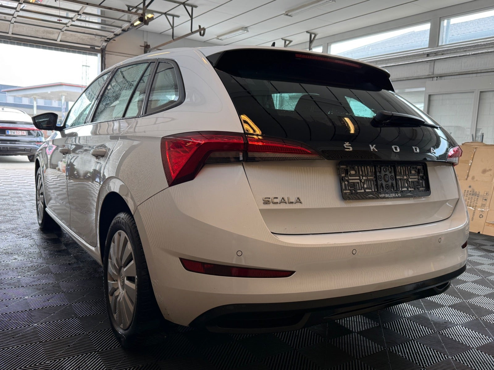 Hvid Skoda Scala fra 2021