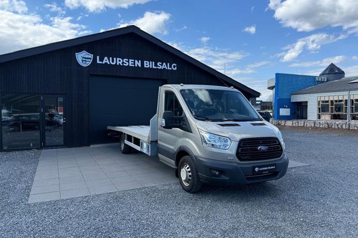 Orange Ford Transit 470 L5 Chassis fra 2018 set udefra