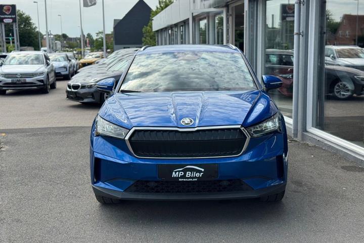 Blå Skoda Enyaq fra 2023