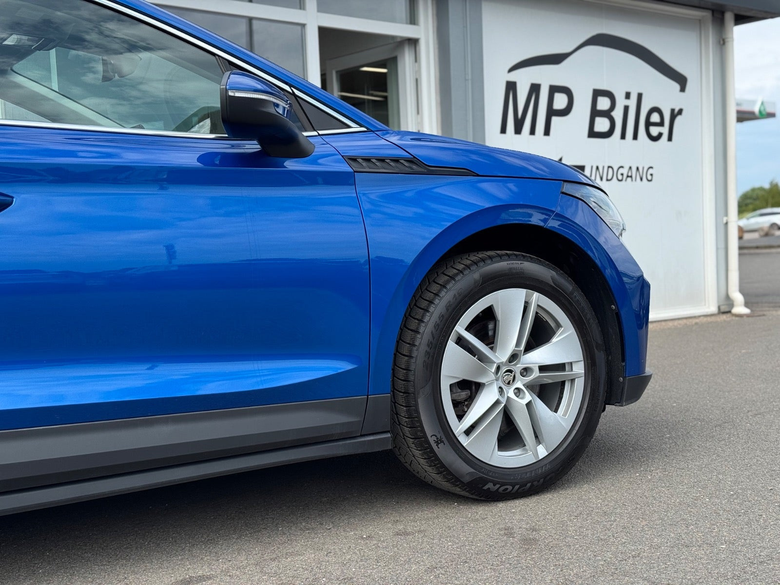 Blå Skoda Enyaq fra 2023