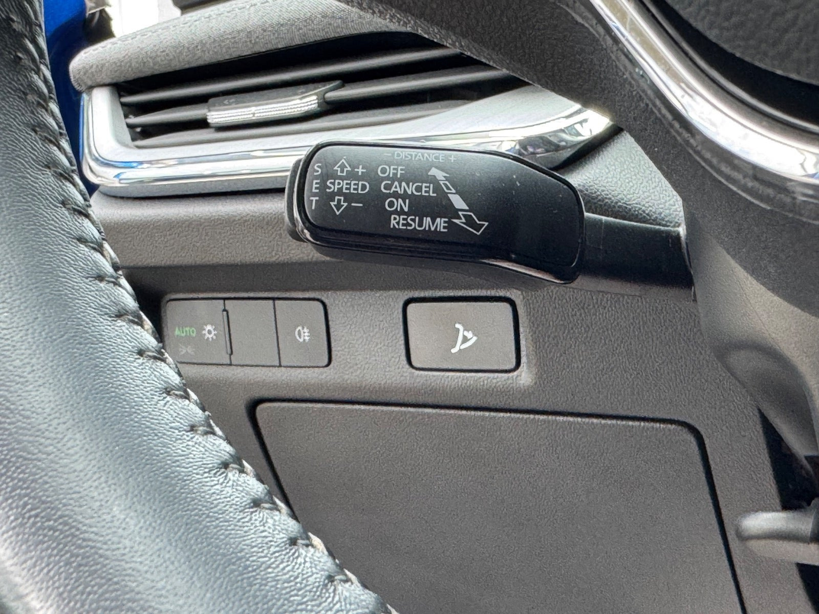 Blå Skoda Enyaq fra 2023