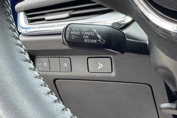 Blå Skoda Enyaq fra 2023