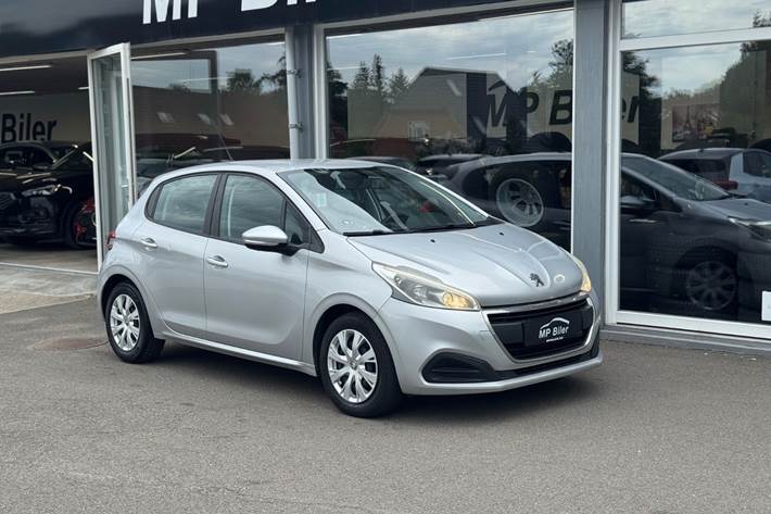 Sølv Peugeot 208 fra 2015