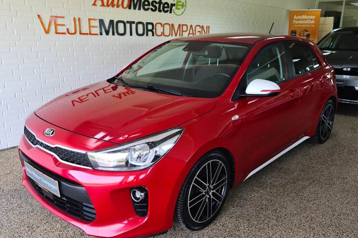 Rød Kia Rio fra 2017