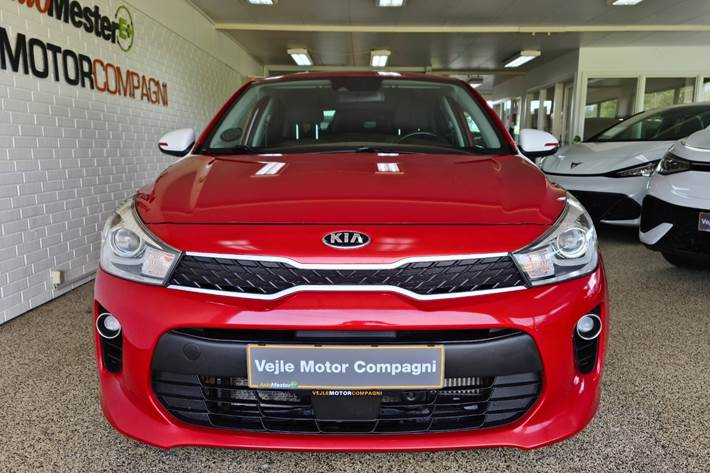 Rød Kia Rio fra 2017