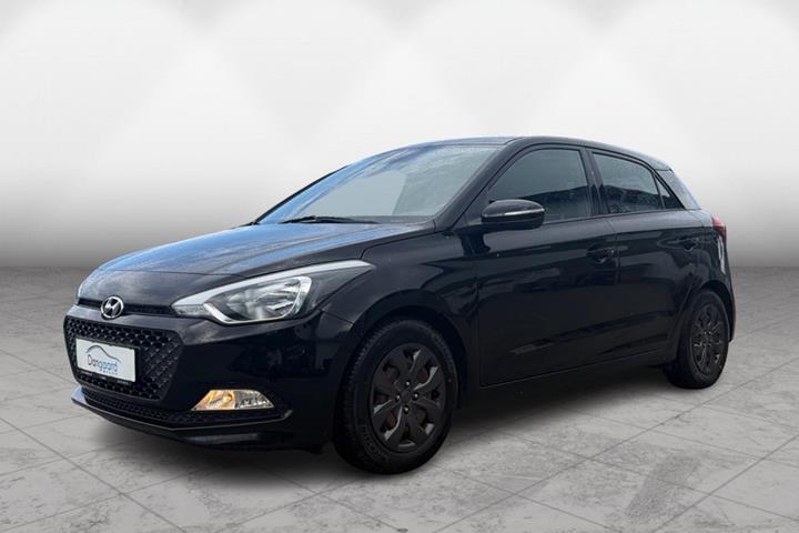 Sort Hyundai i20 fra 2017 set udefra