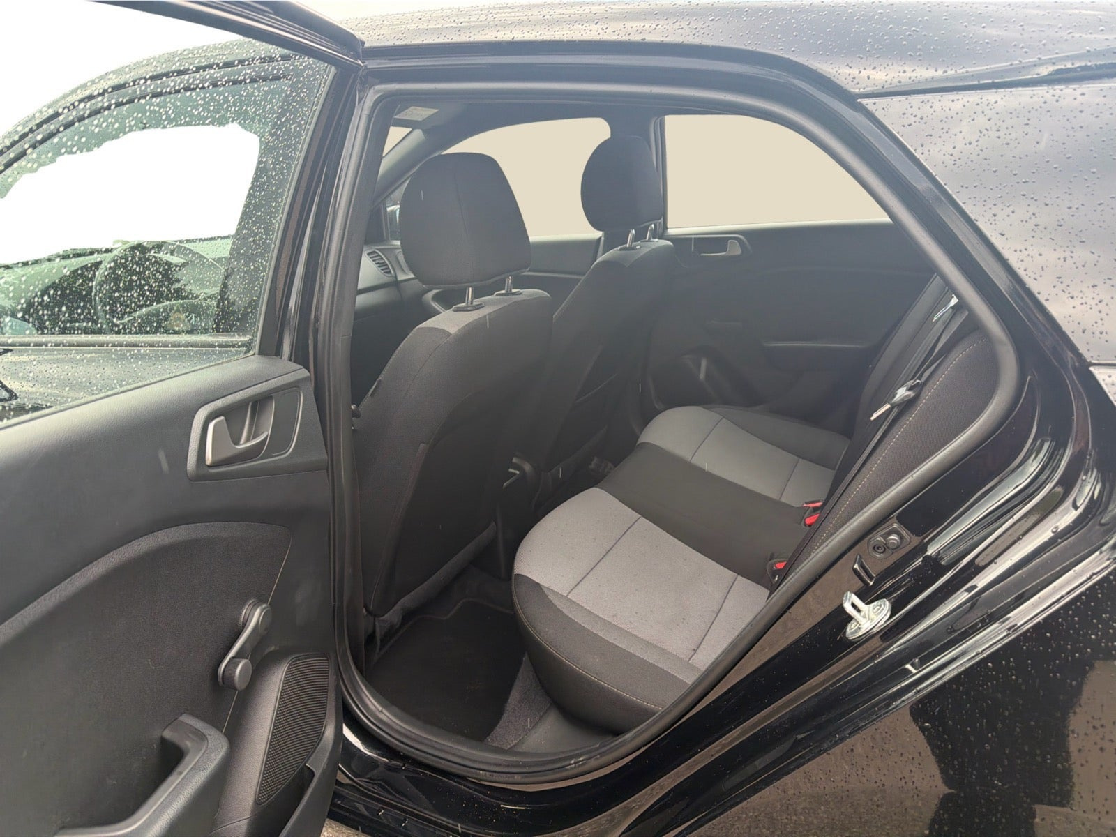 Sort Hyundai i20 fra 2017