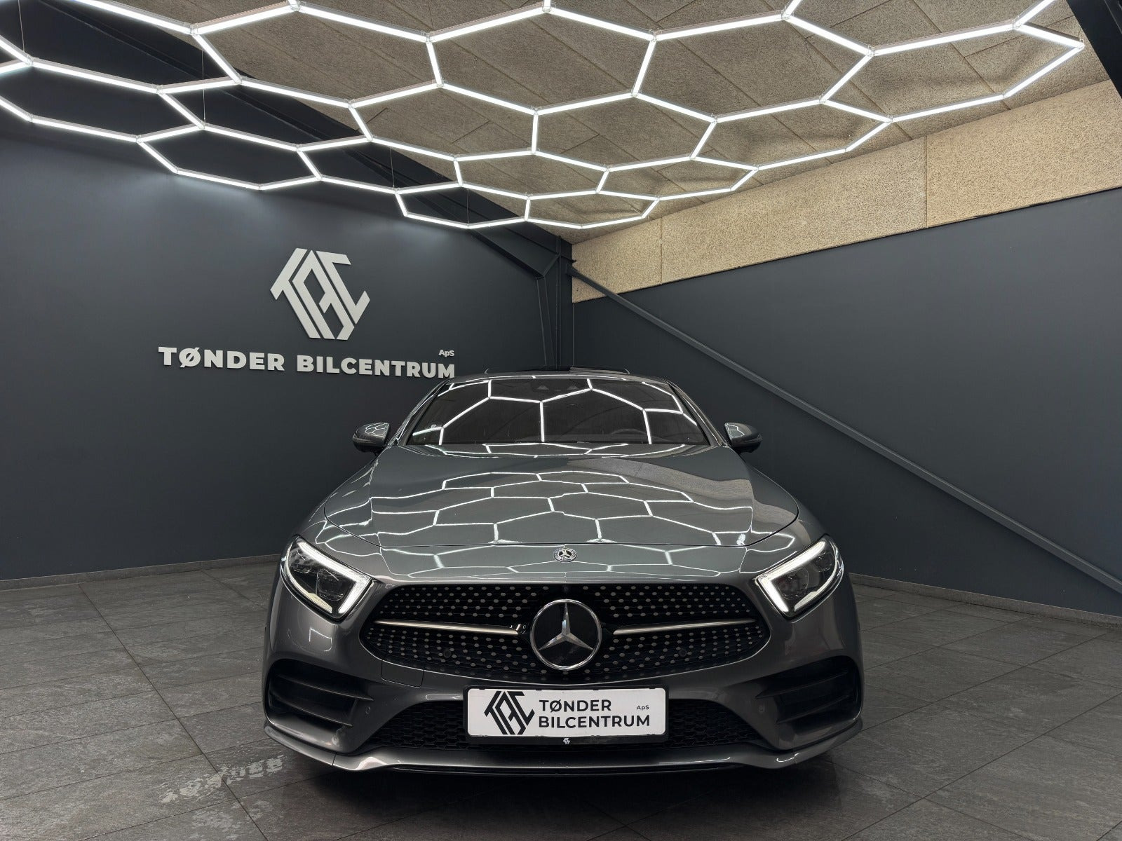 Grå Mercedes CLS450 fra 2018 set udefra