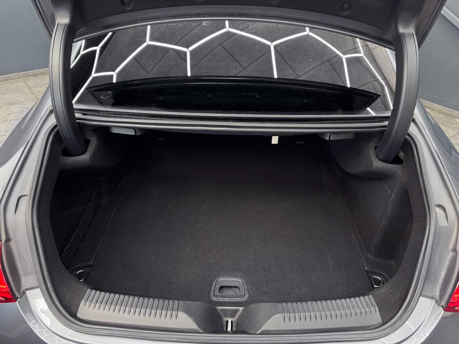 Grå Mercedes CLS450 fra 2018 set udefra