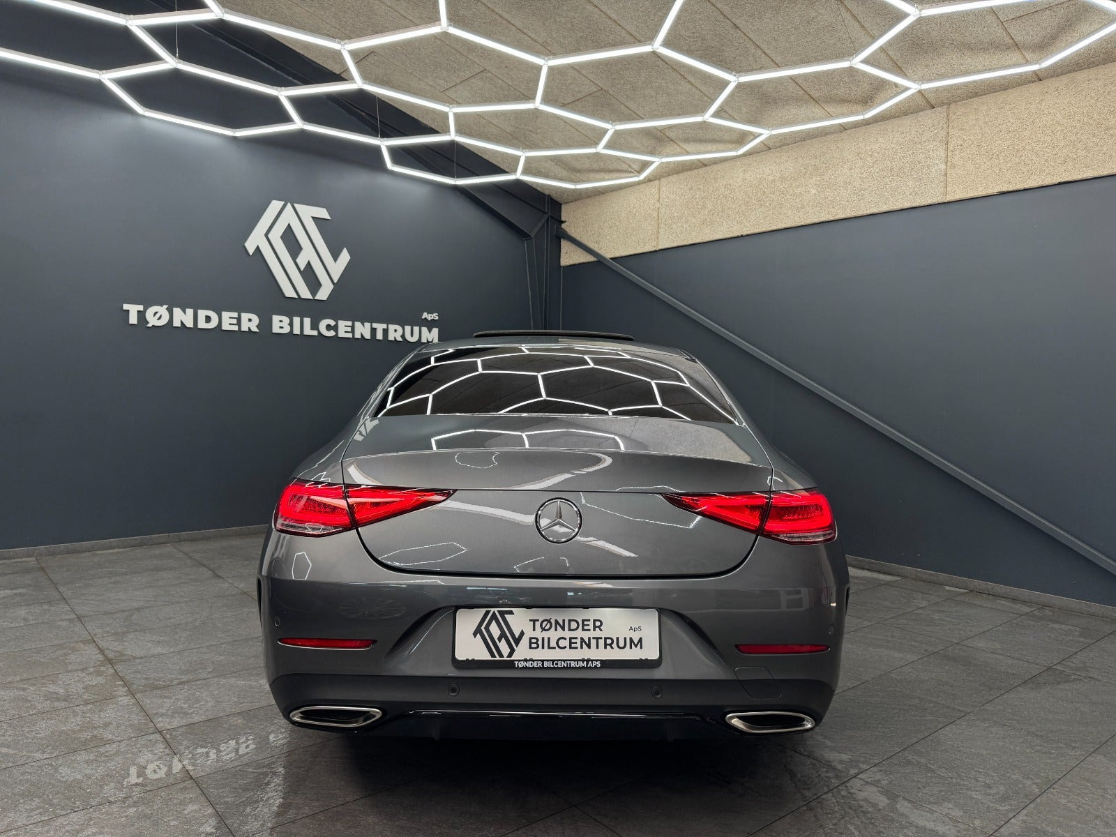 Grå Mercedes CLS450 fra 2018 set udefra