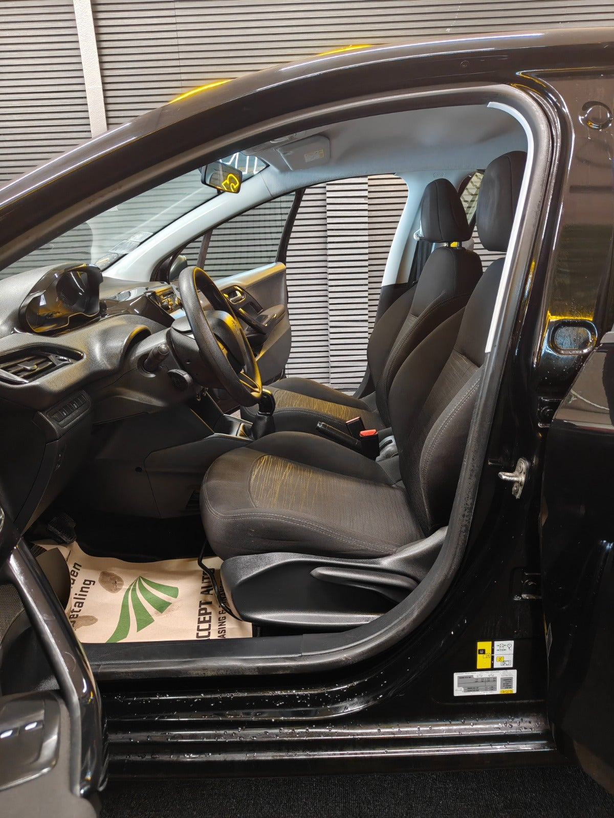 undefined Peugeot 208 fra 2015