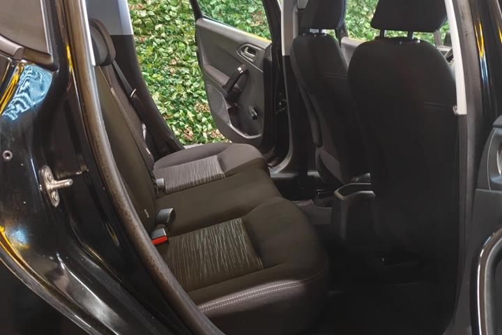 undefined Peugeot 208 fra 2015