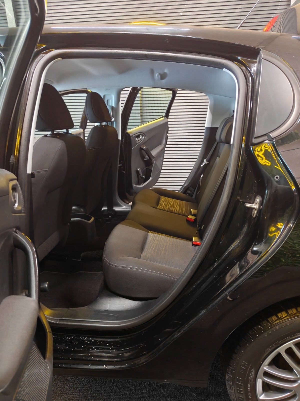 undefined Peugeot 208 fra 2015