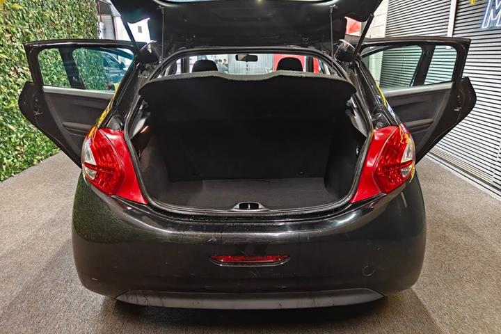 undefined Peugeot 208 fra 2015