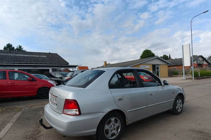 undefined Hyundai Accent fra 2002