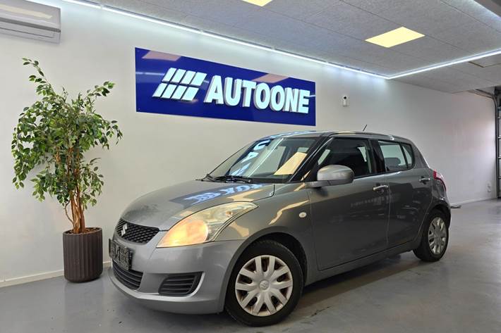 Sølv Suzuki Swift fra 2010