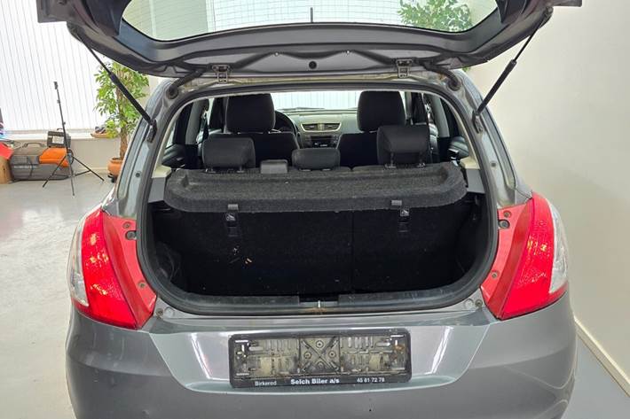 Sølv Suzuki Swift fra 2010