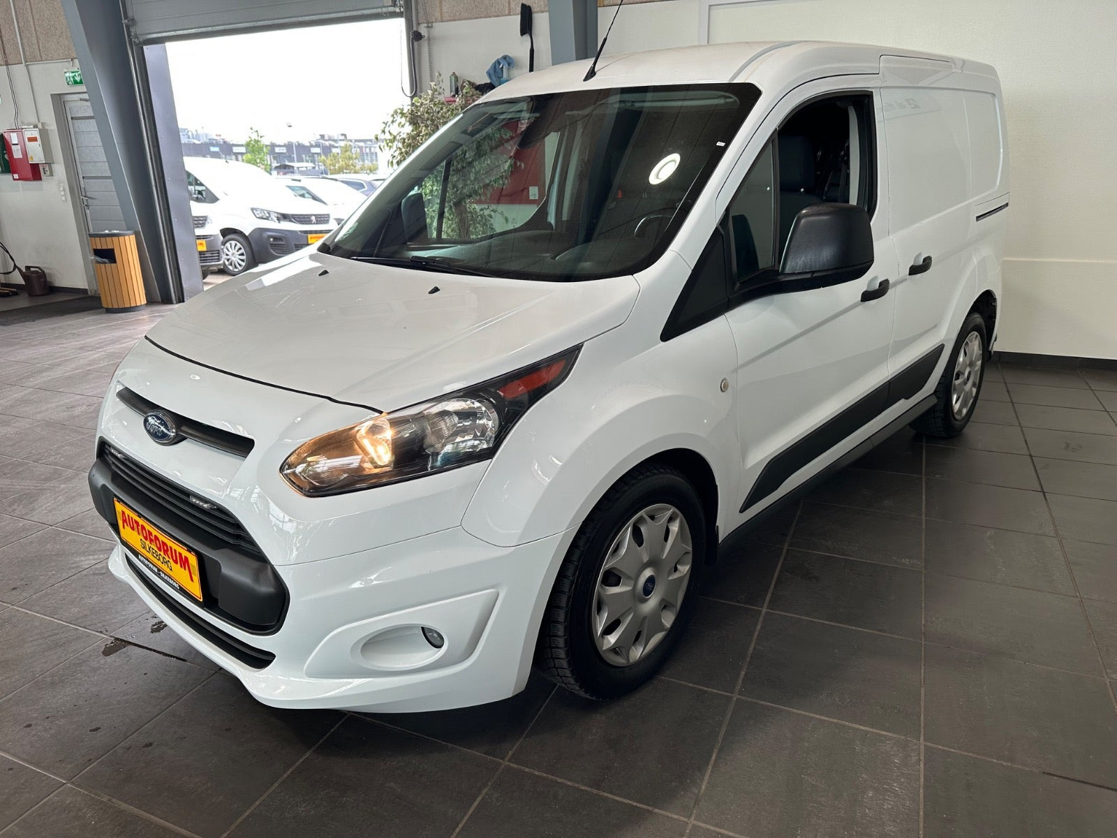 Hvid Ford Transit Connect fra 2018