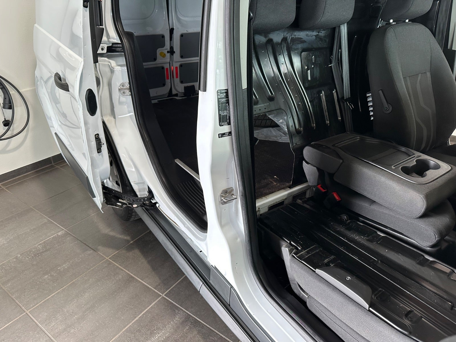Hvid Ford Transit Connect fra 2018