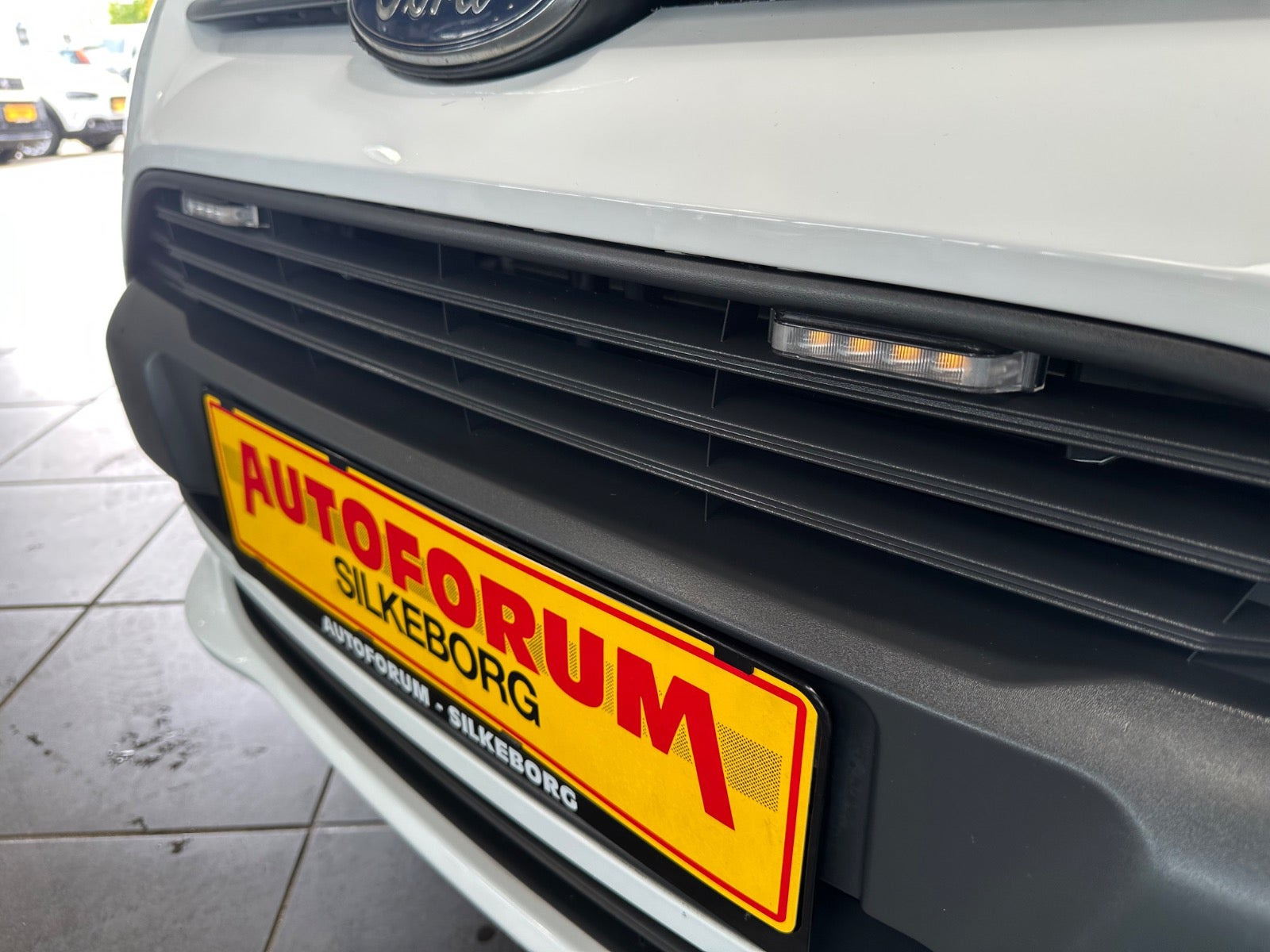 Hvid Ford Transit Connect fra 2018