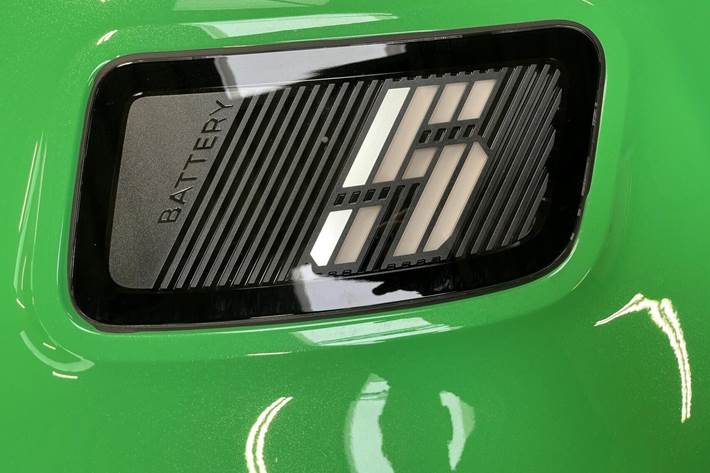 Grøn Renault 5 E-Tech fra 2025