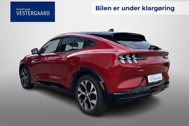 Rød Ford Mustang Mach-E fra 2022