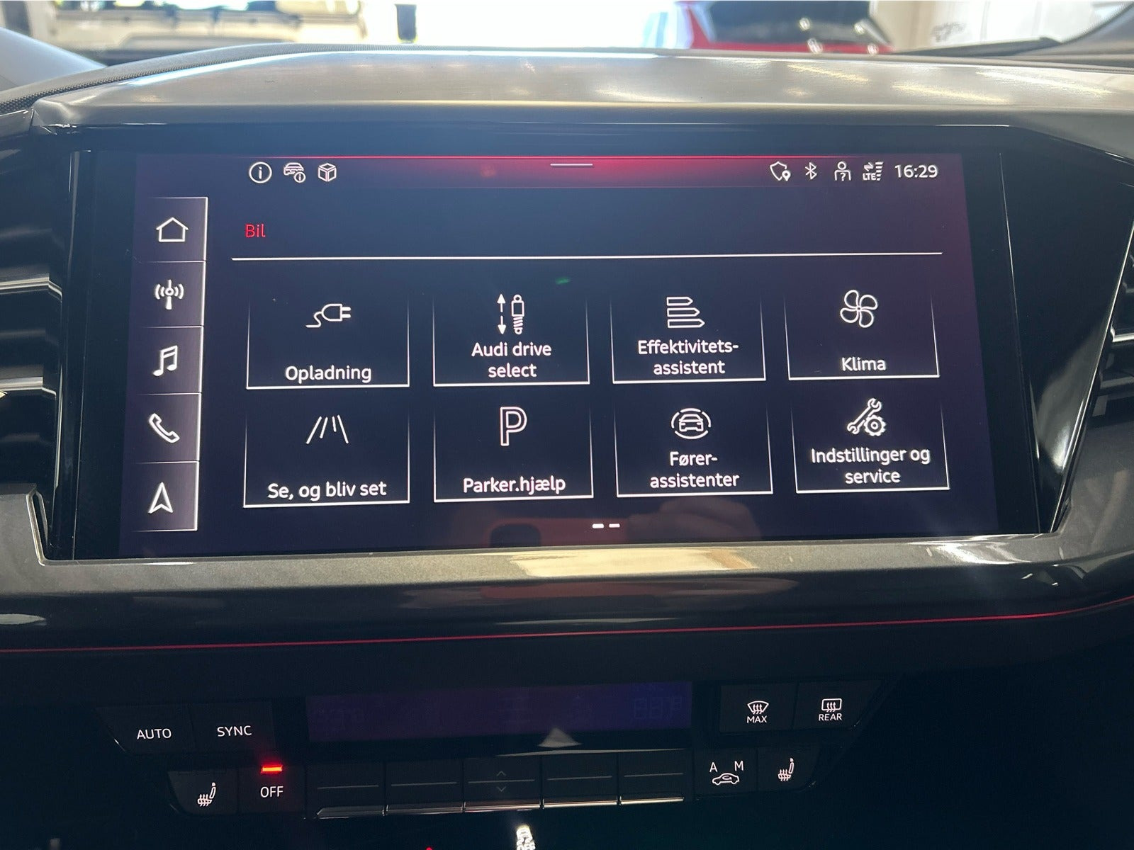 Hvid Audi Q4 e-tron fra 2024
