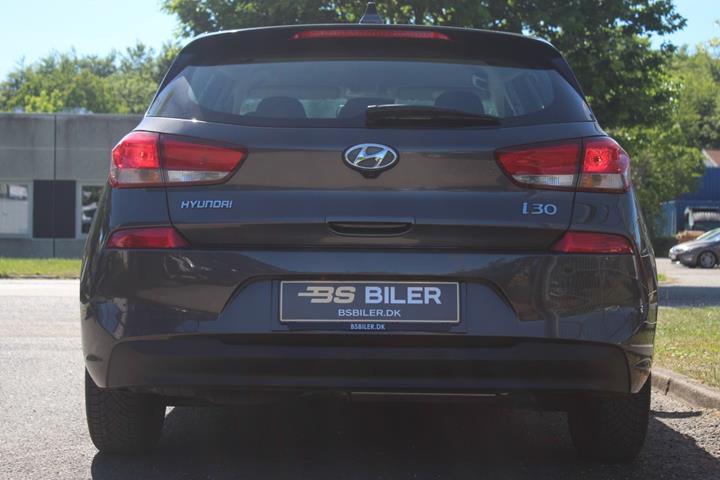 Brun Hyundai i30 fra 2019
