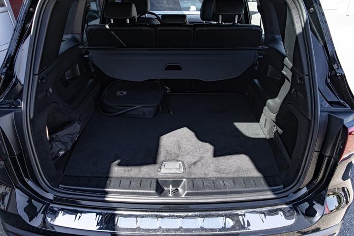 Sort Mercedes EQB250 fra 2023